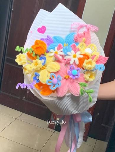 Buket Ulang Tahun Kawat Bulu Warna Warni